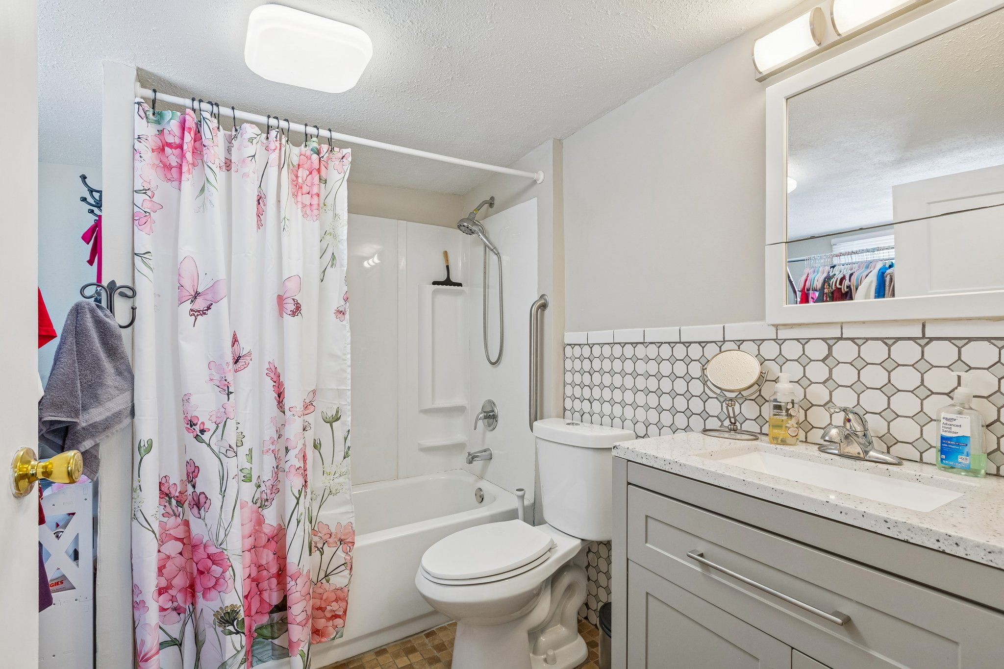 7976 - 3022 Wallace Ave_021.jpg