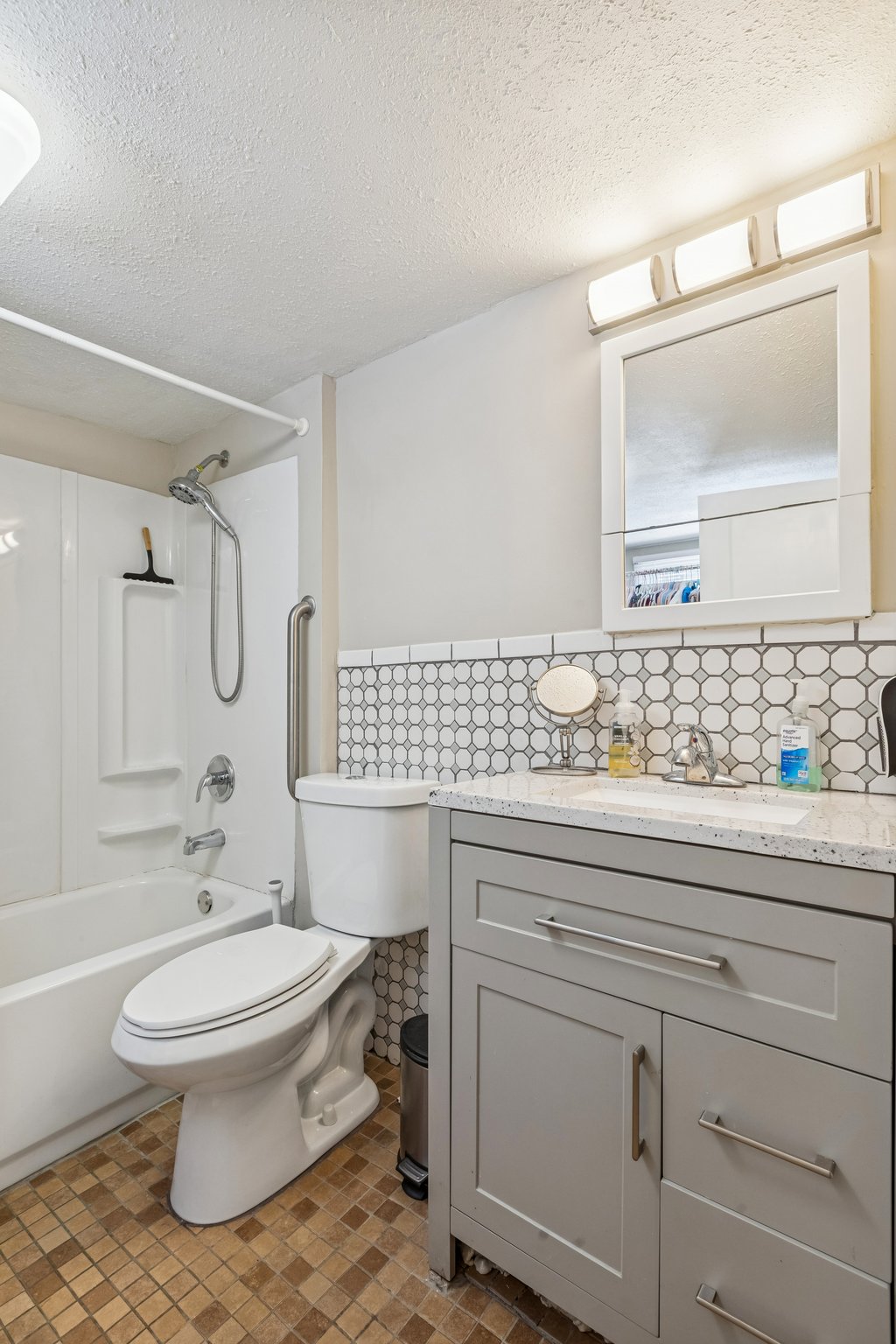 7976 - 3022 Wallace Ave_022.jpg