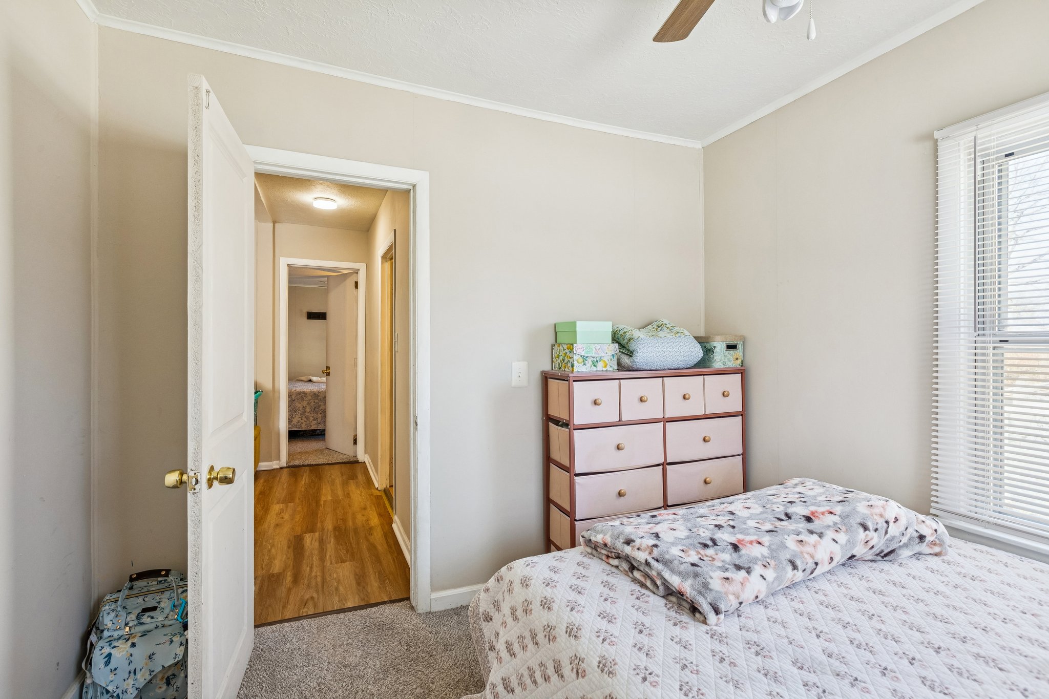 7976 - 3022 Wallace Ave_024.jpg