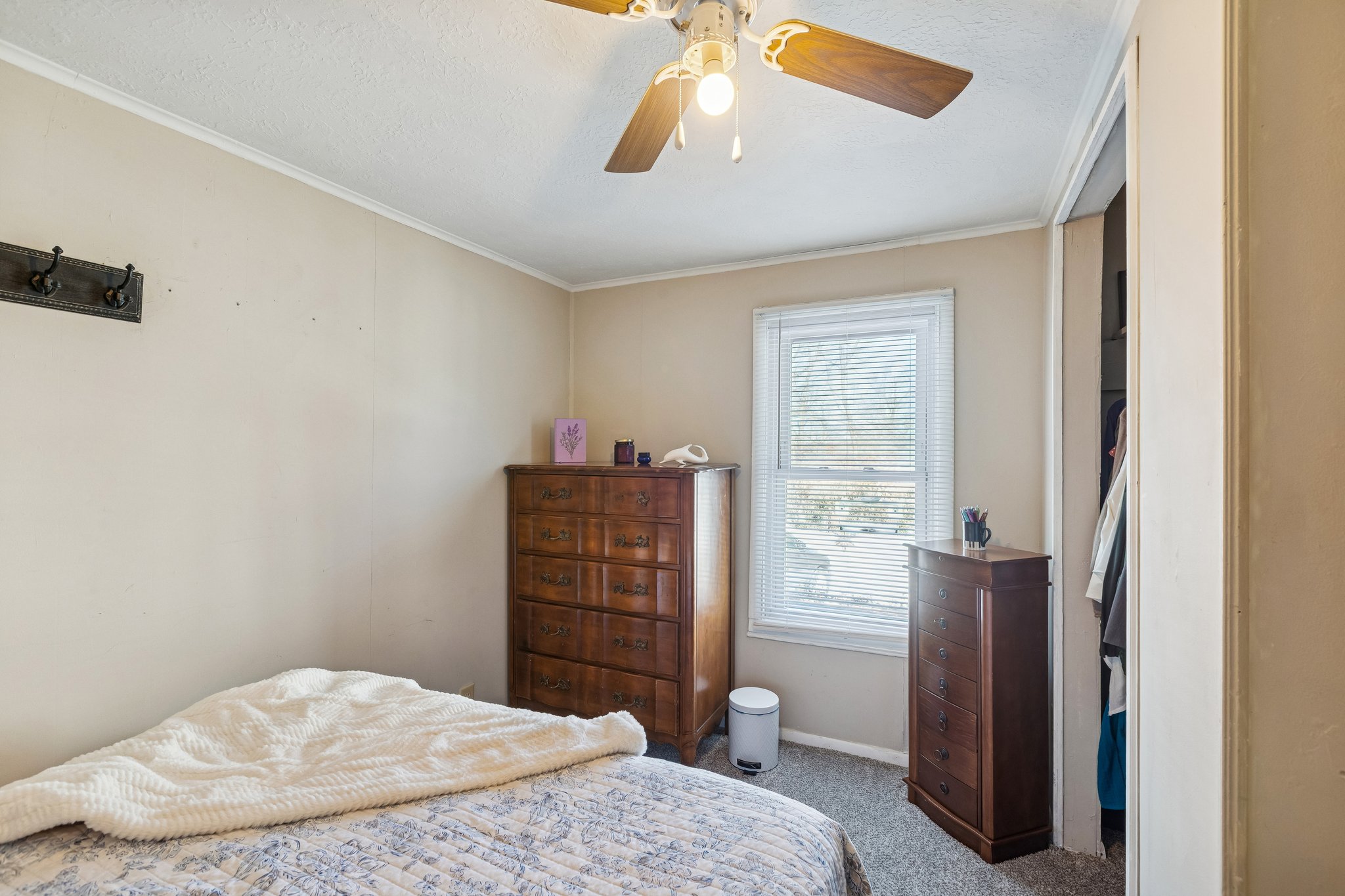 7976 - 3022 Wallace Ave_027.jpg