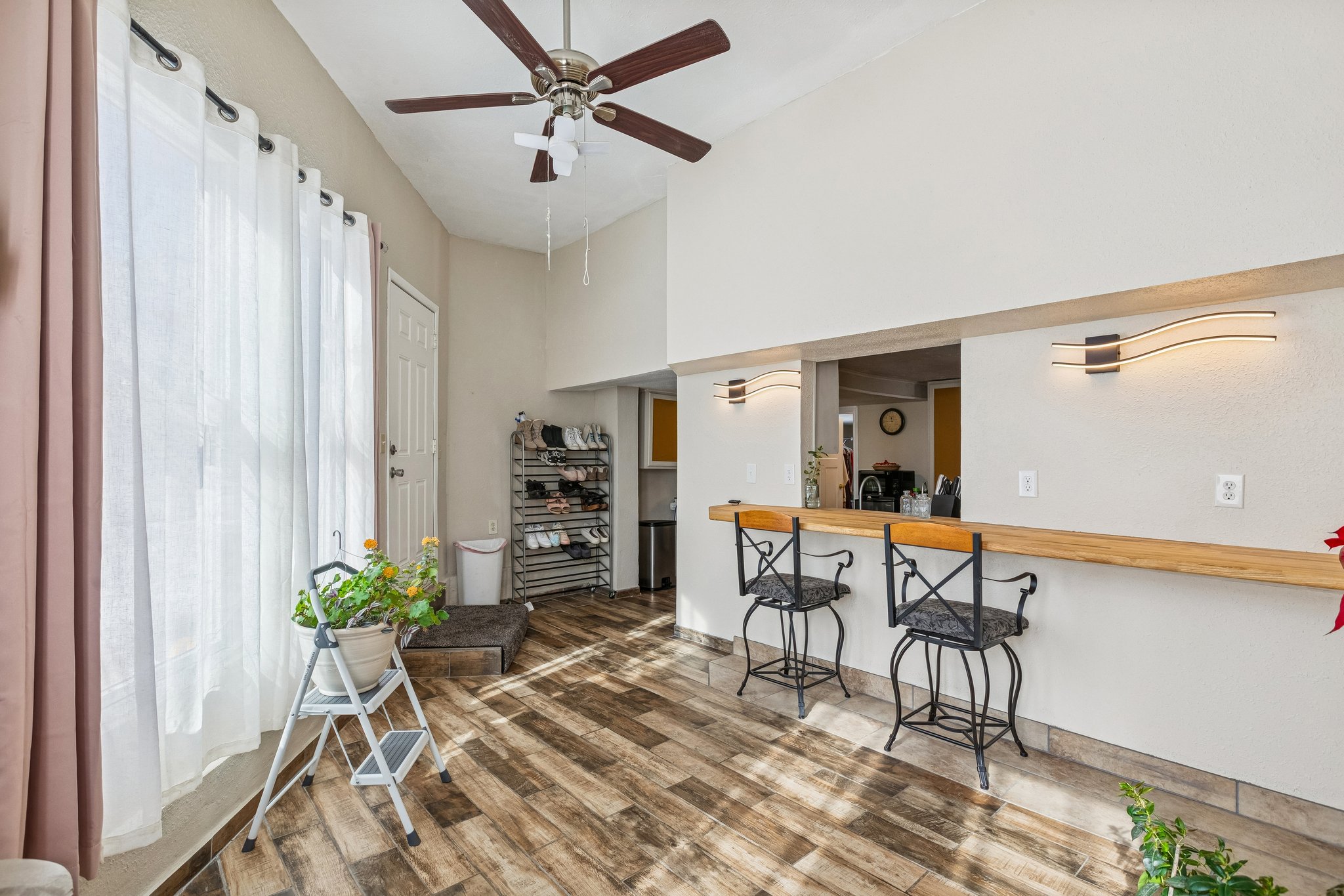 7976 - 3022 Wallace Ave_031.jpg