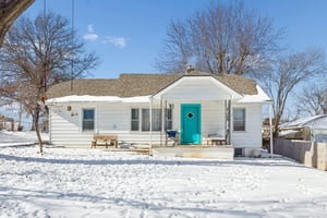 7976 - 3022 Wallace Ave_003.jpg