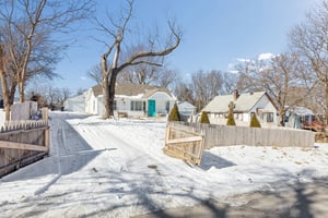 7976 - 3022 Wallace Ave_004.jpg