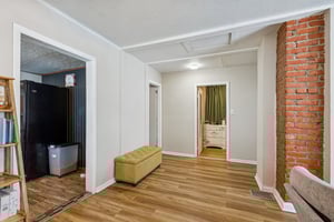 7976 - 3022 Wallace Ave_008.jpg