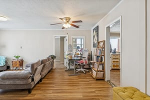 7976 - 3022 Wallace Ave_009.jpg