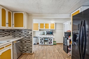 7976 - 3022 Wallace Ave_011.jpg