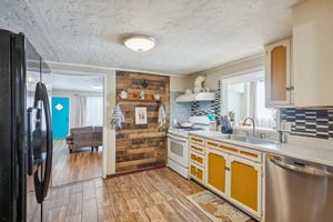 7976 - 3022 Wallace Ave_013.jpg