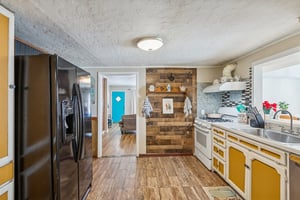 7976 - 3022 Wallace Ave_015.jpg