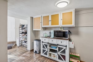 7976 - 3022 Wallace Ave_016.jpg