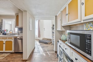 7976 - 3022 Wallace Ave_018.jpg