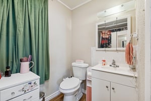 7976 - 3022 Wallace Ave_025.jpg