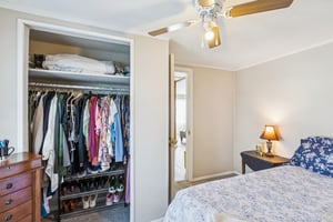 7976 - 3022 Wallace Ave_028.jpg