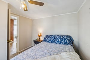 7976 - 3022 Wallace Ave_029.jpg