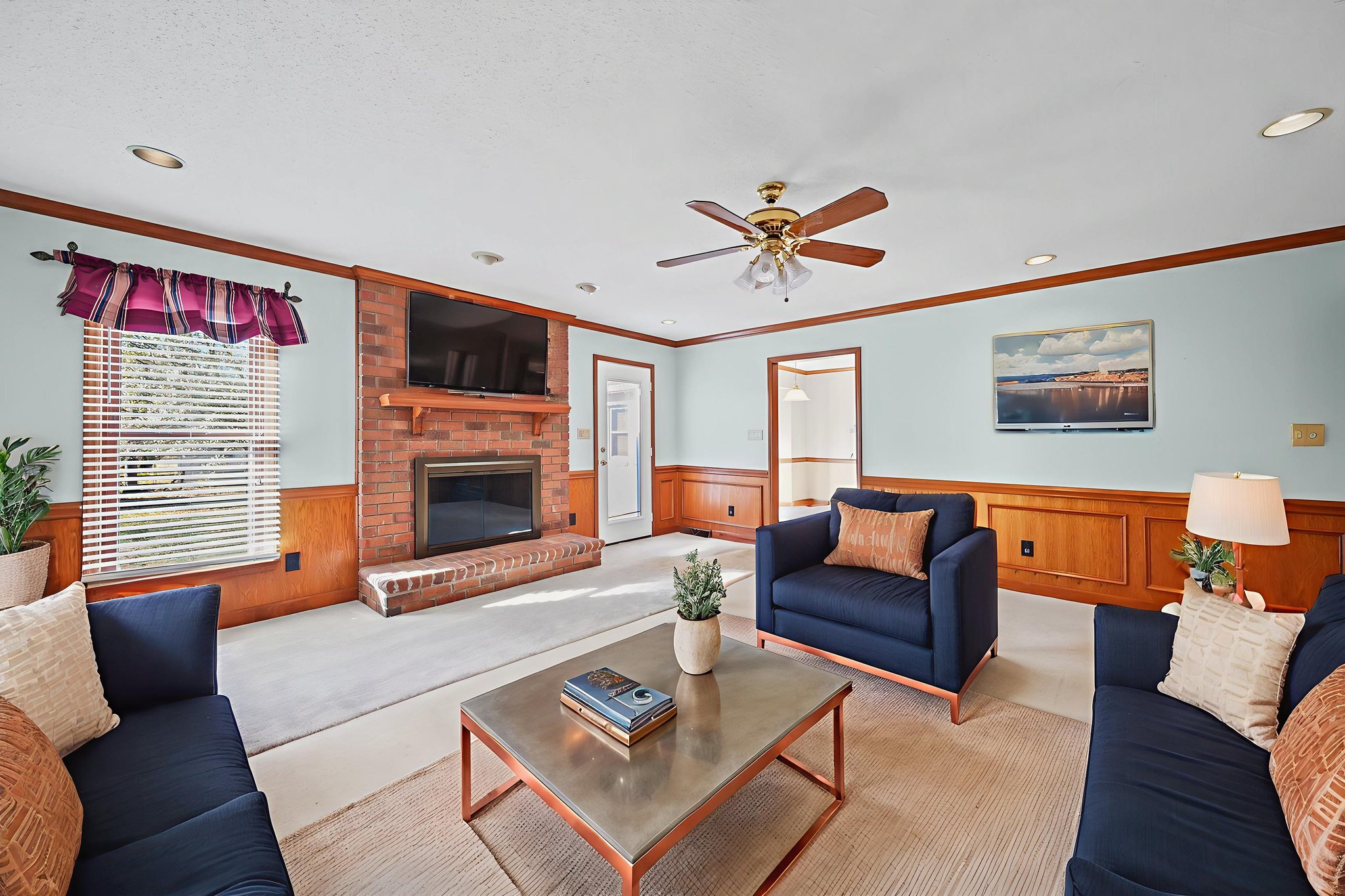 DSC03582_print virtually staged.jpeg