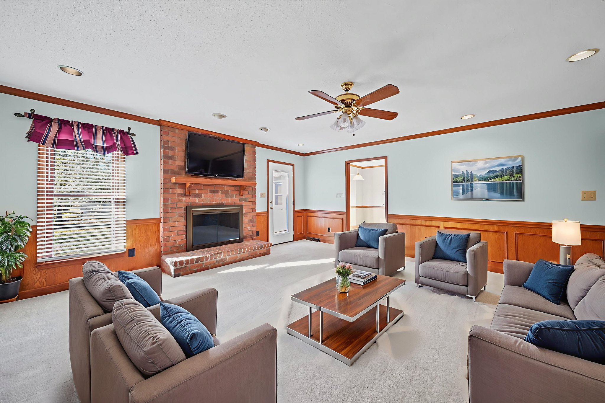 DSC03582_print virtually staged.jpeg