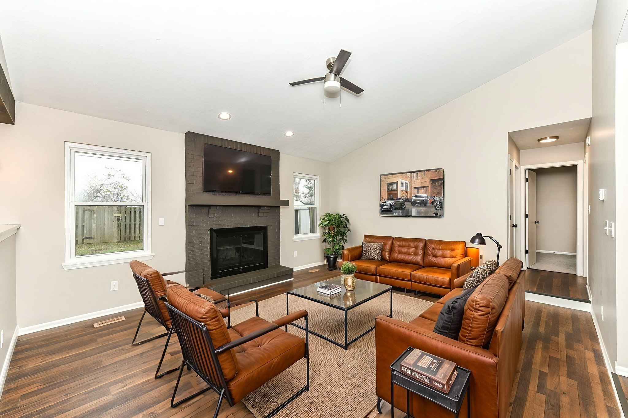 DSC_2638 virtually staged.jpeg