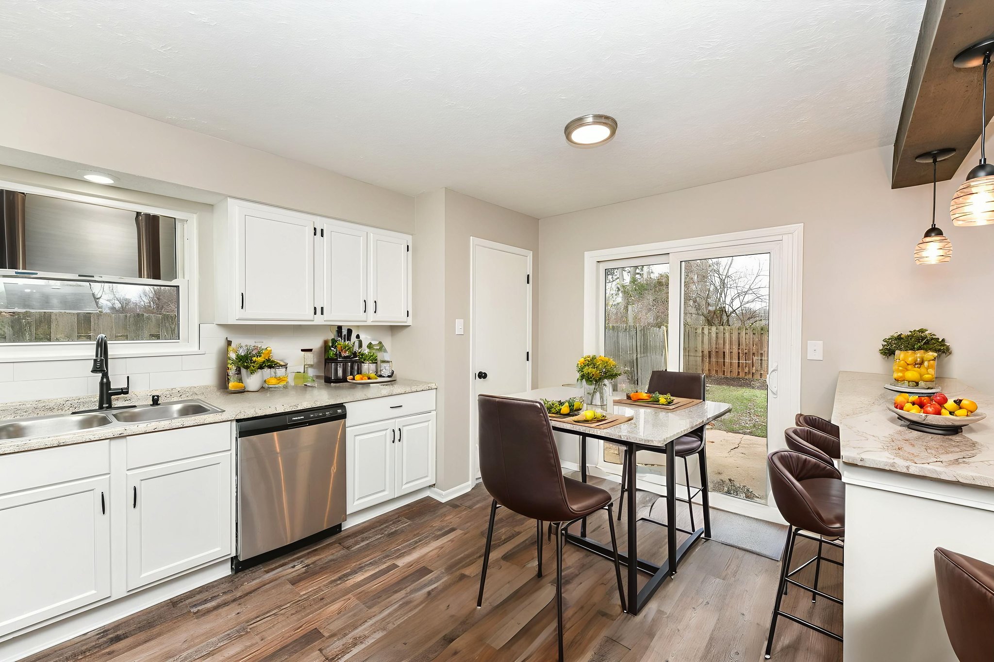 DSC_2640 virtually staged.jpeg