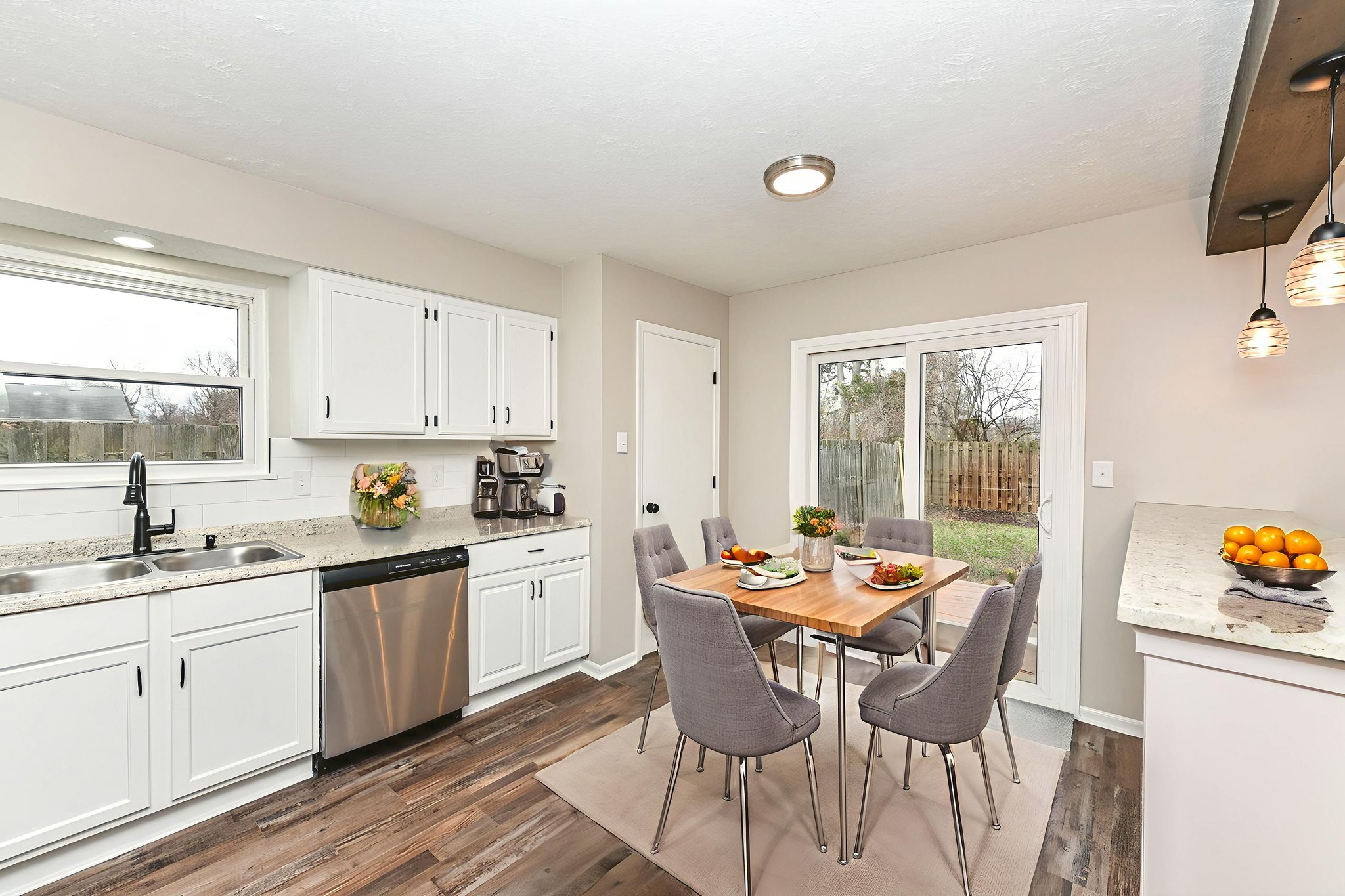 DSC_2640 virtually staged.jpeg