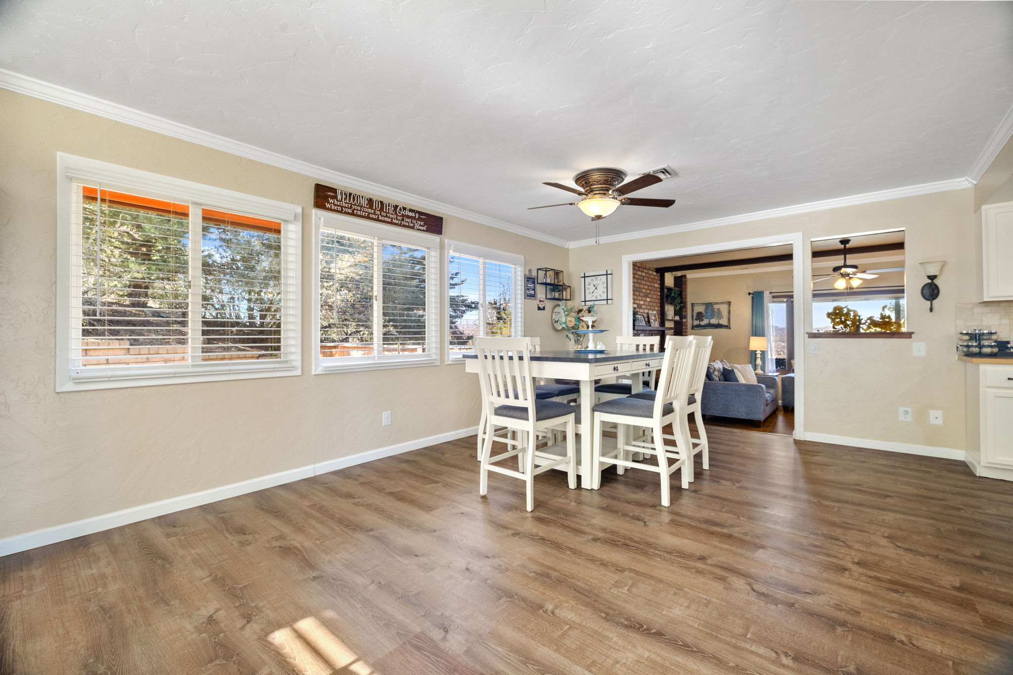 Dining to Breakfast Nook