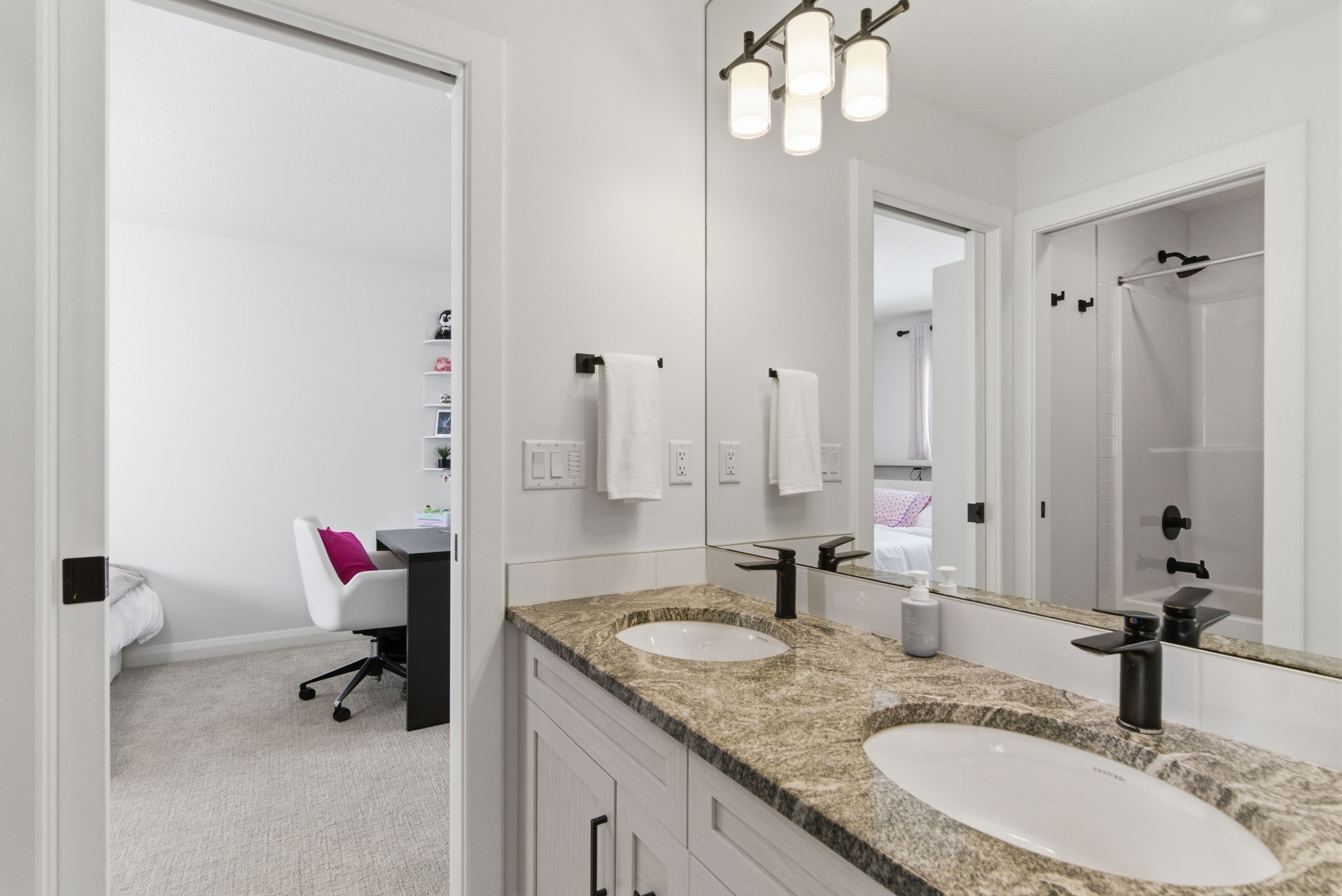  Photo 56