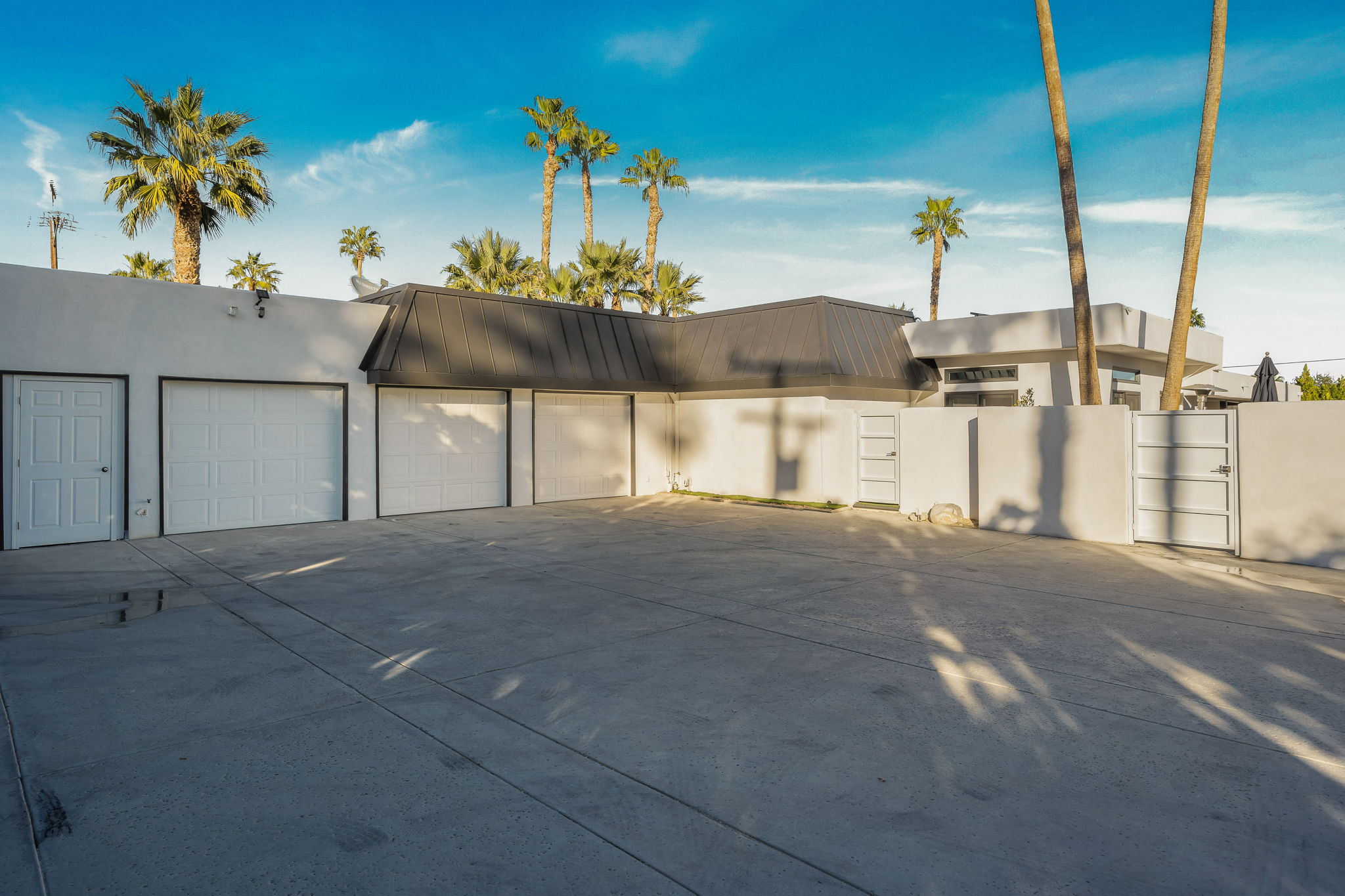  303 W Vía Escuela, Palm Springs, CA 92262, US Photo 29