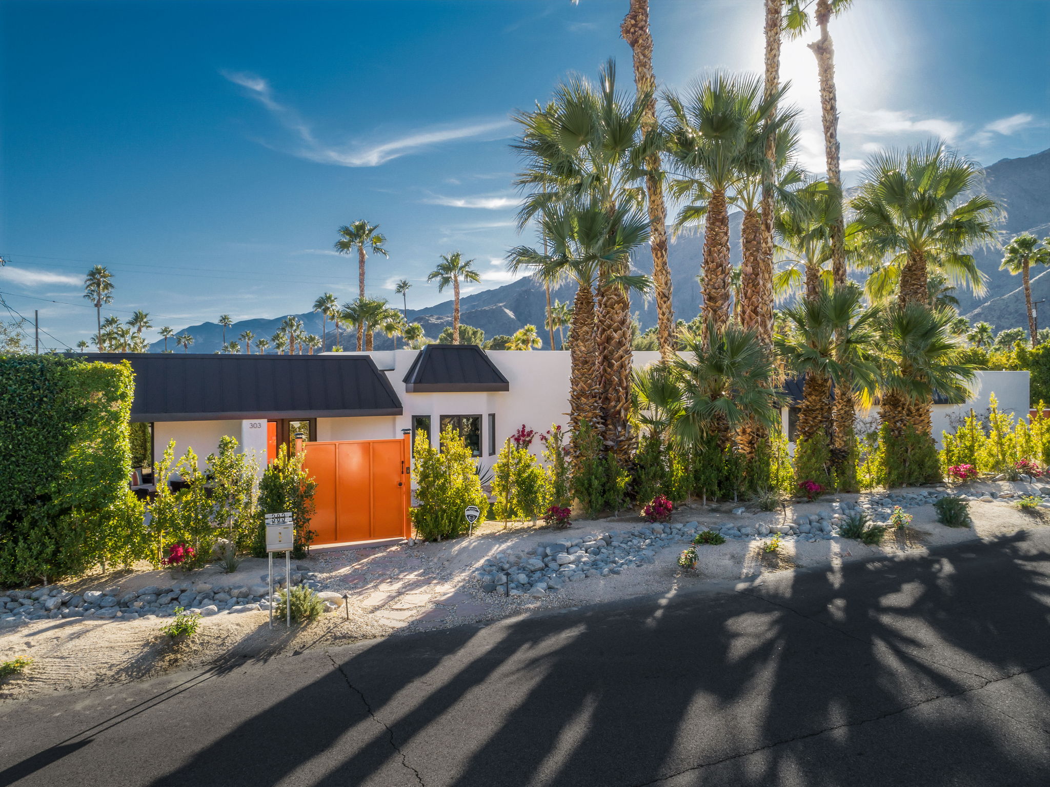  303 W Vía Escuela, Palm Springs, CA 92262, US