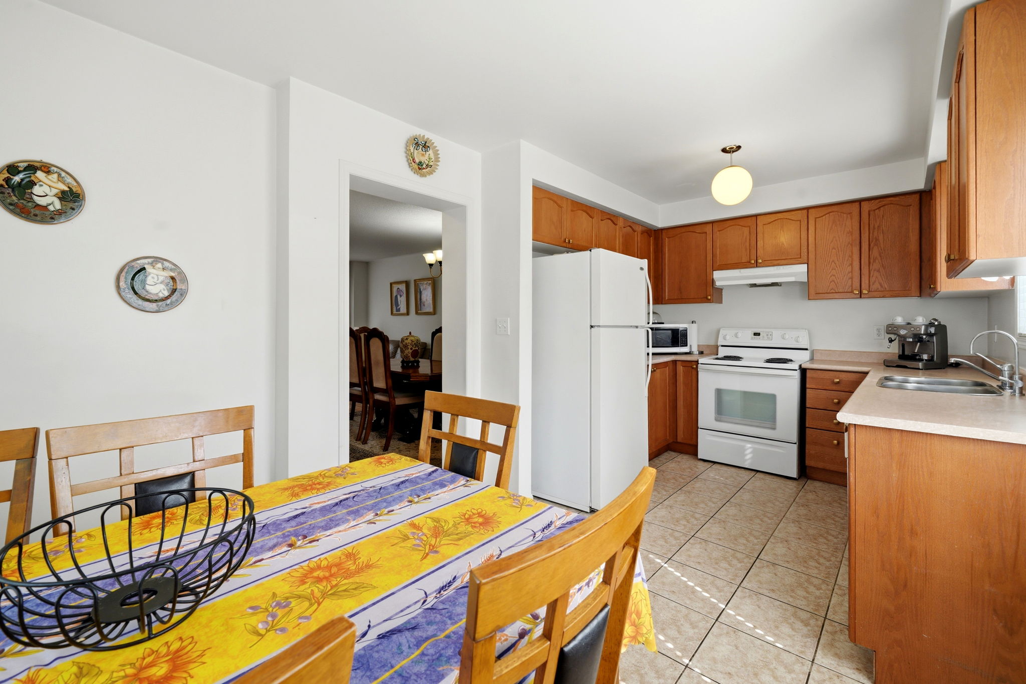 Kitchen/Eating Area