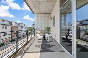 Expansive Balcony