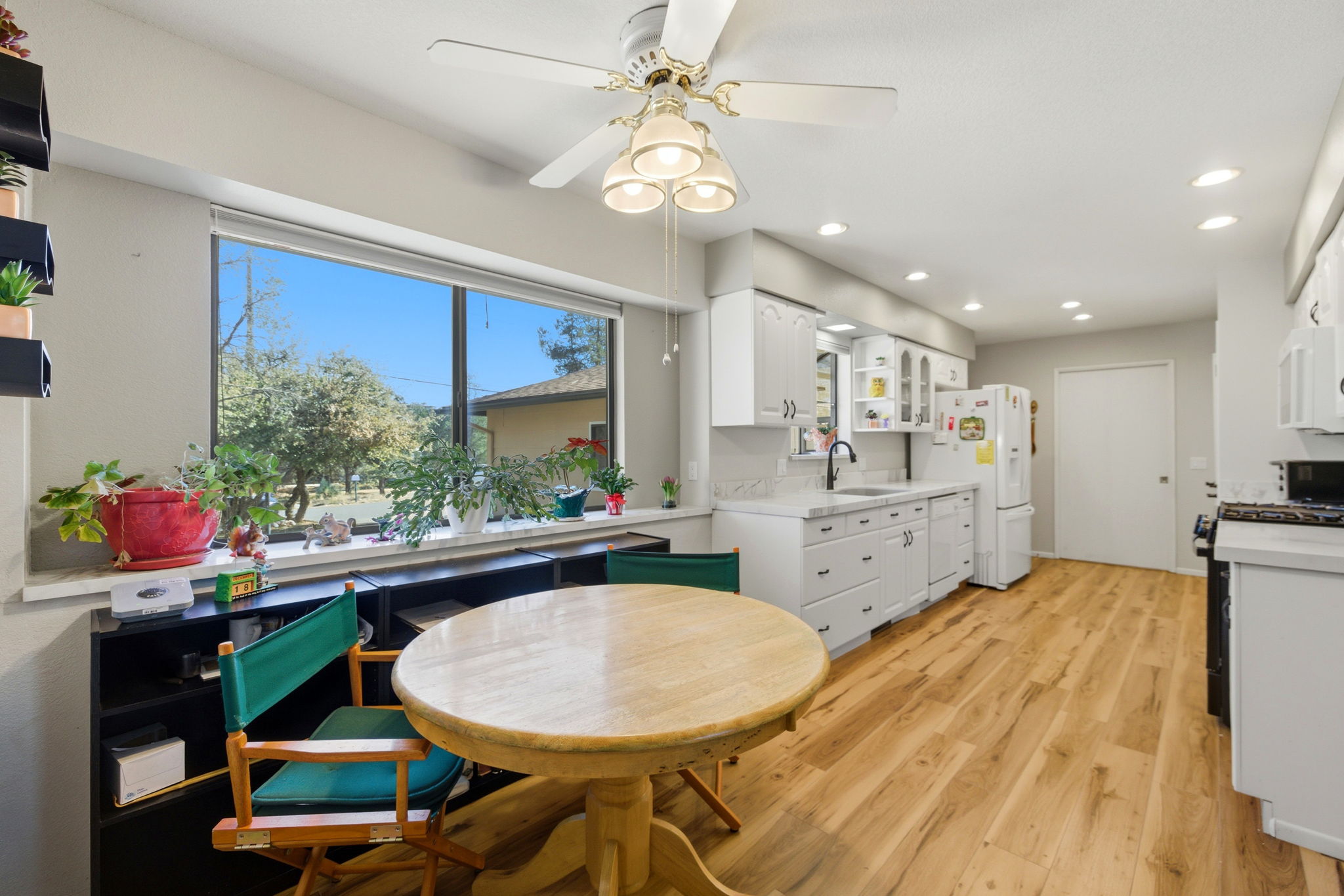 Breakfast Nook to Kitchen