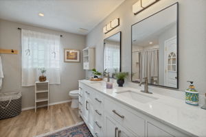 Double vanity with Quartz