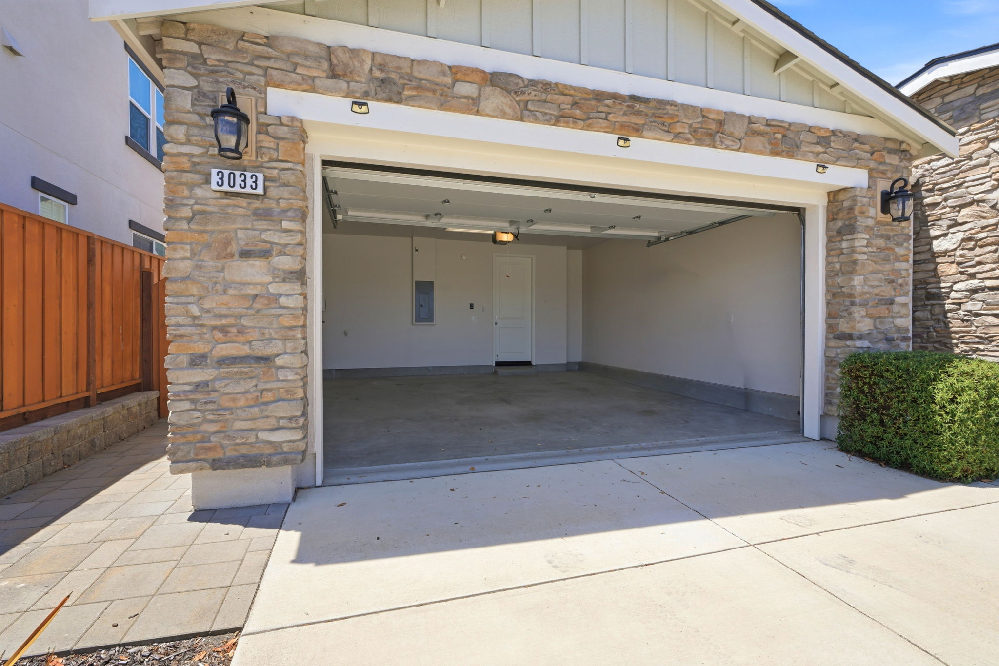 052_F8_3033 Andesite Dr