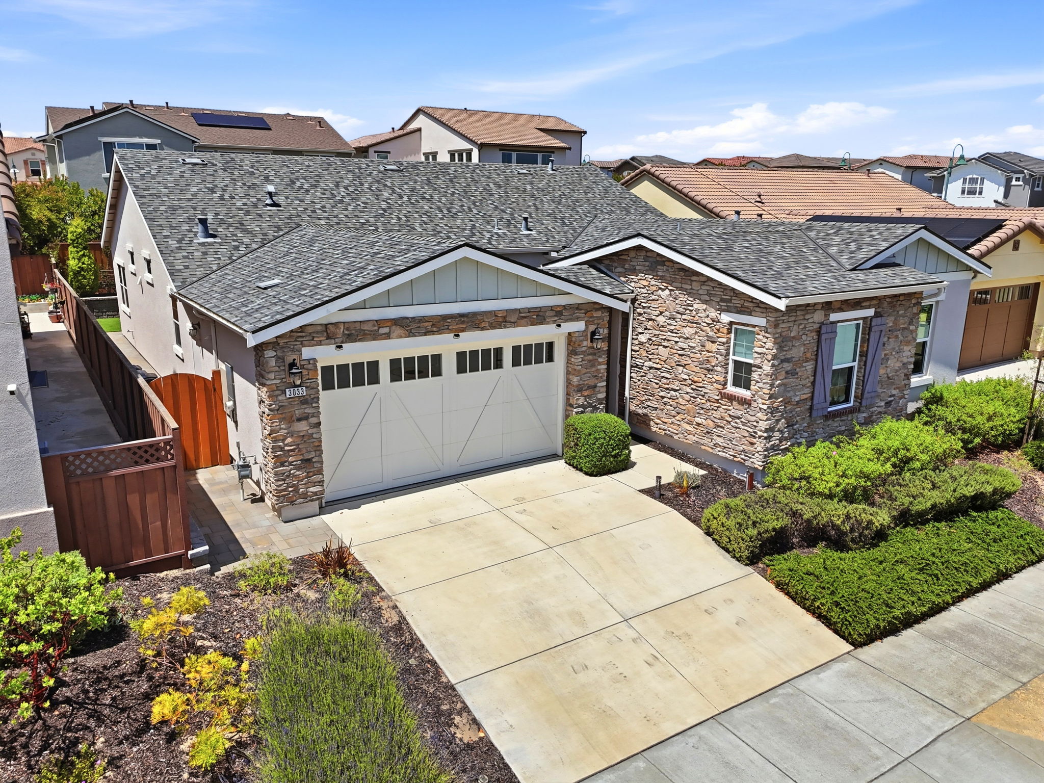 004_F8_AERIAL_3033 Andesite