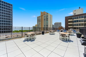 3033 N Sheridan Rd 1609_012