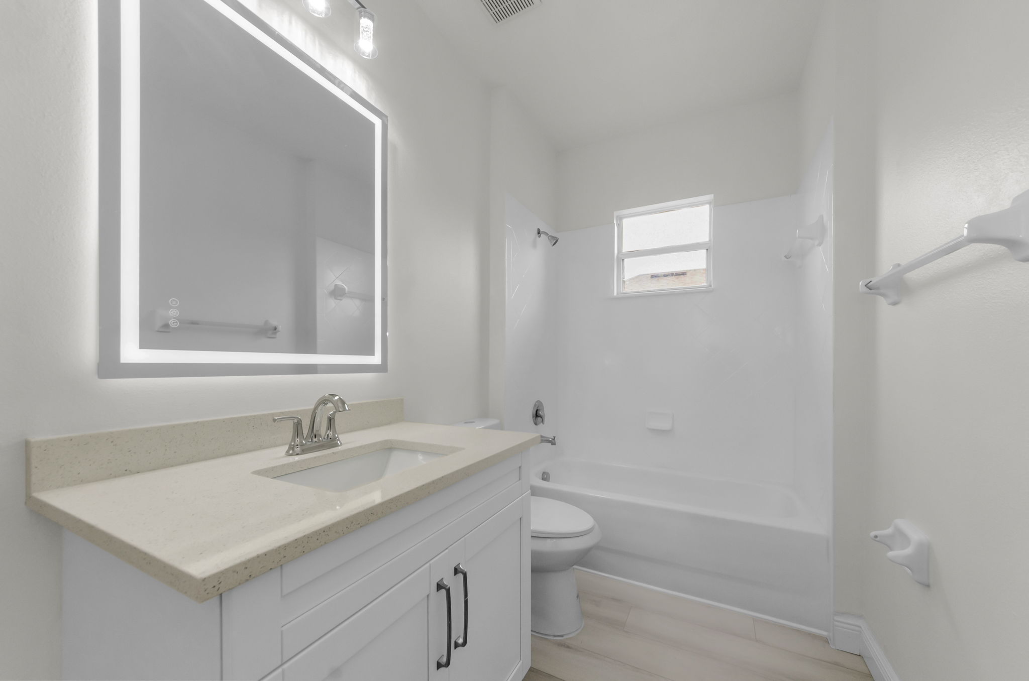 Upper Level Bathroom 4a