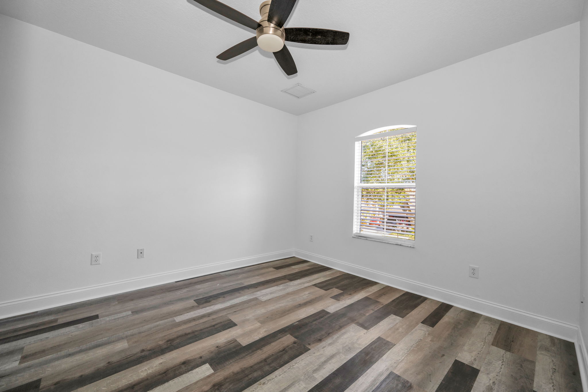 Upper Level Bedroom 4a