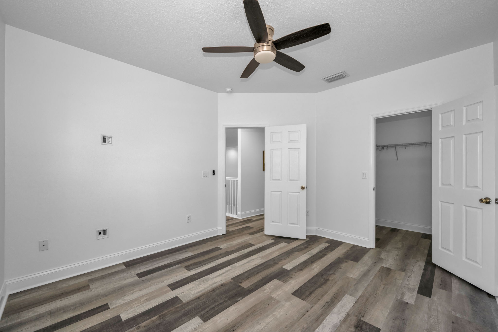 Upper Level Bedroom 4b