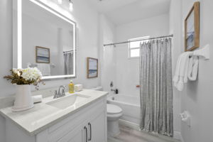 Upper Level Bathroom 4a