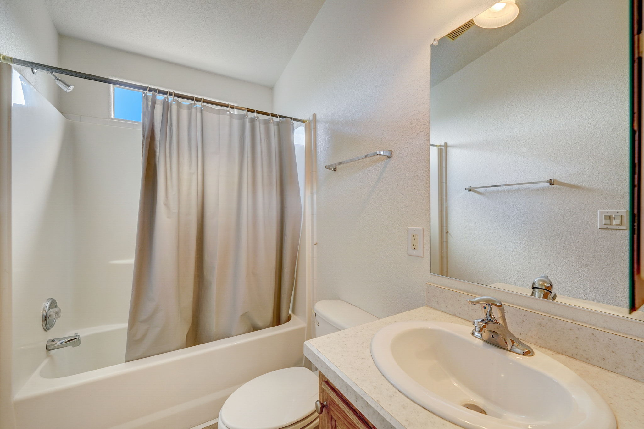 W Latham St-019