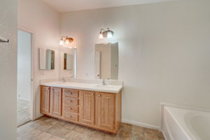 W Latham St-023