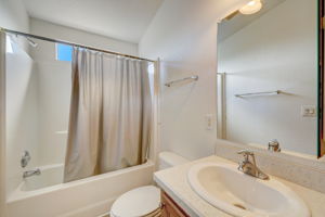 W Latham St-019