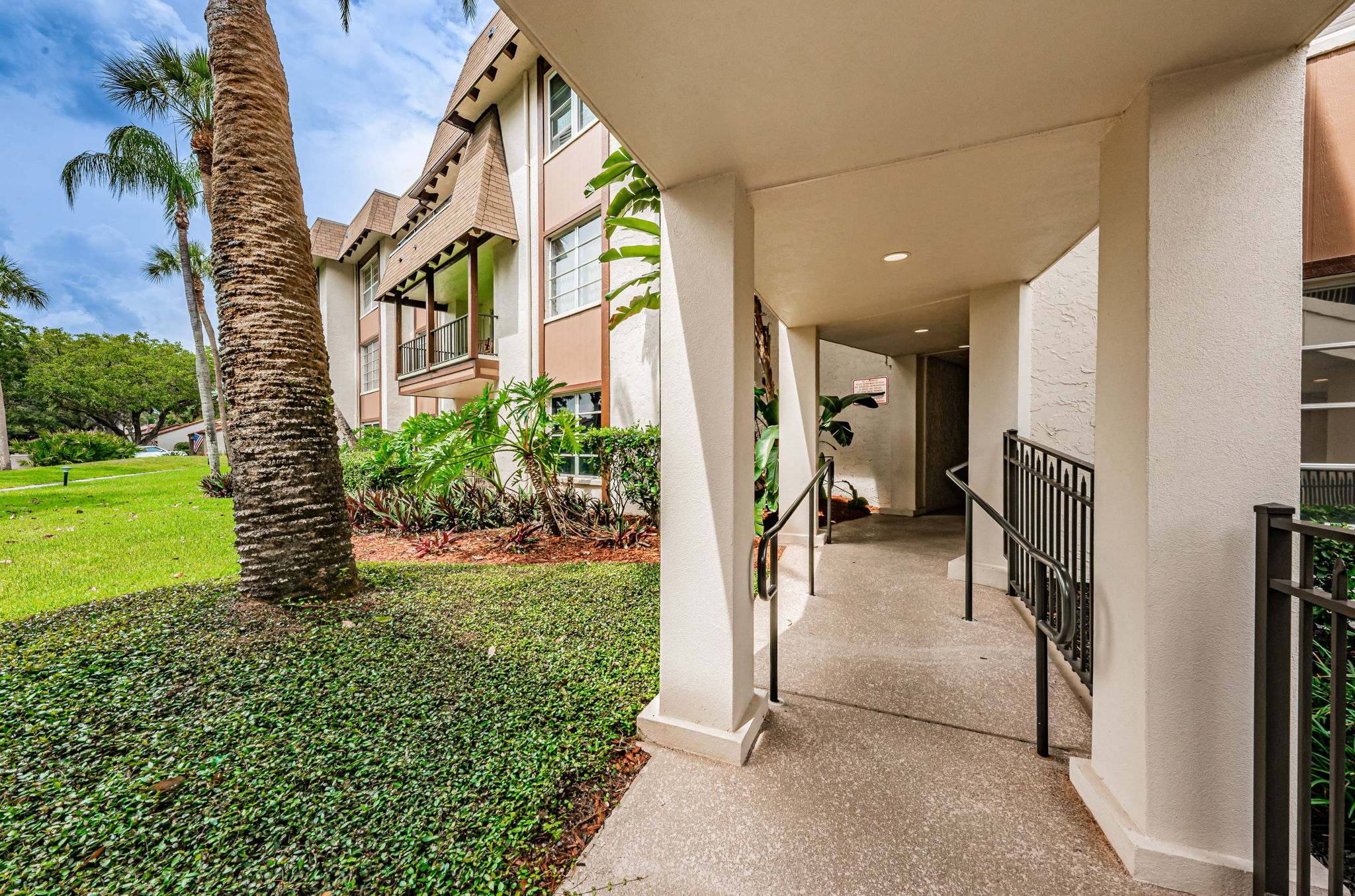 Unit Entry Front Walkway