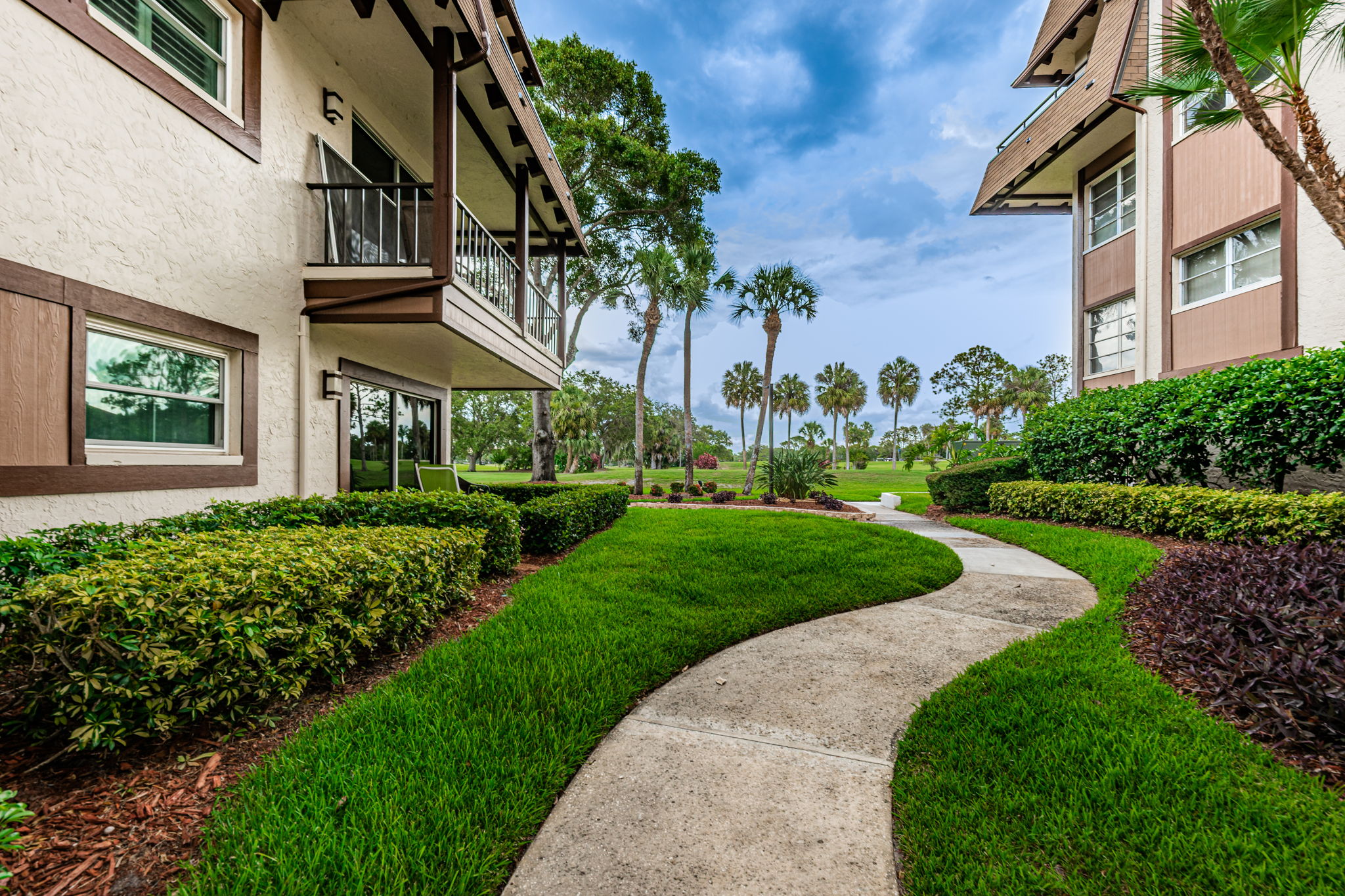 Side Exterior and Golf Course View2