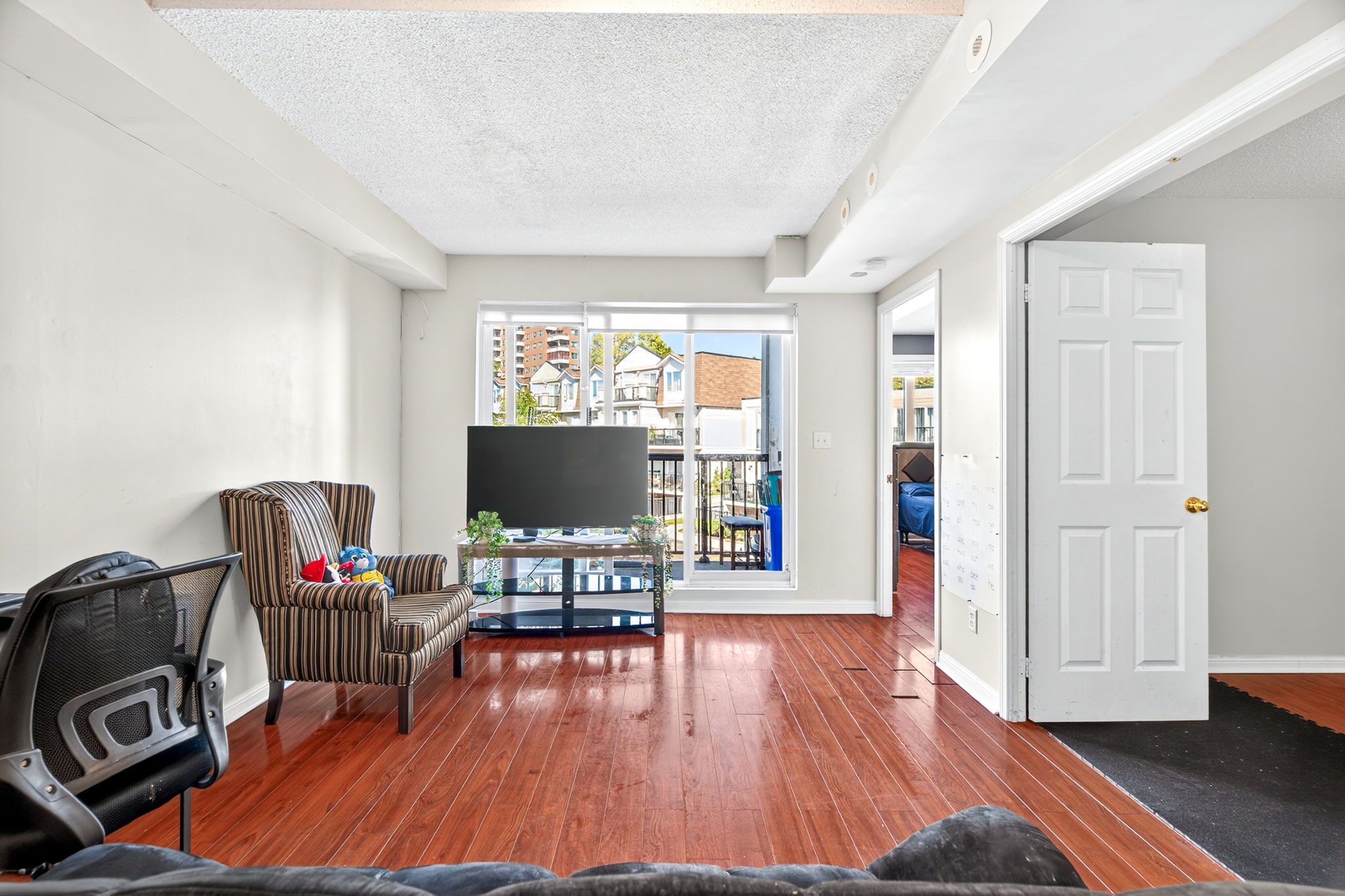 3035 Finch Ave W Unit 2022 Toronto, ON M9M 0A3