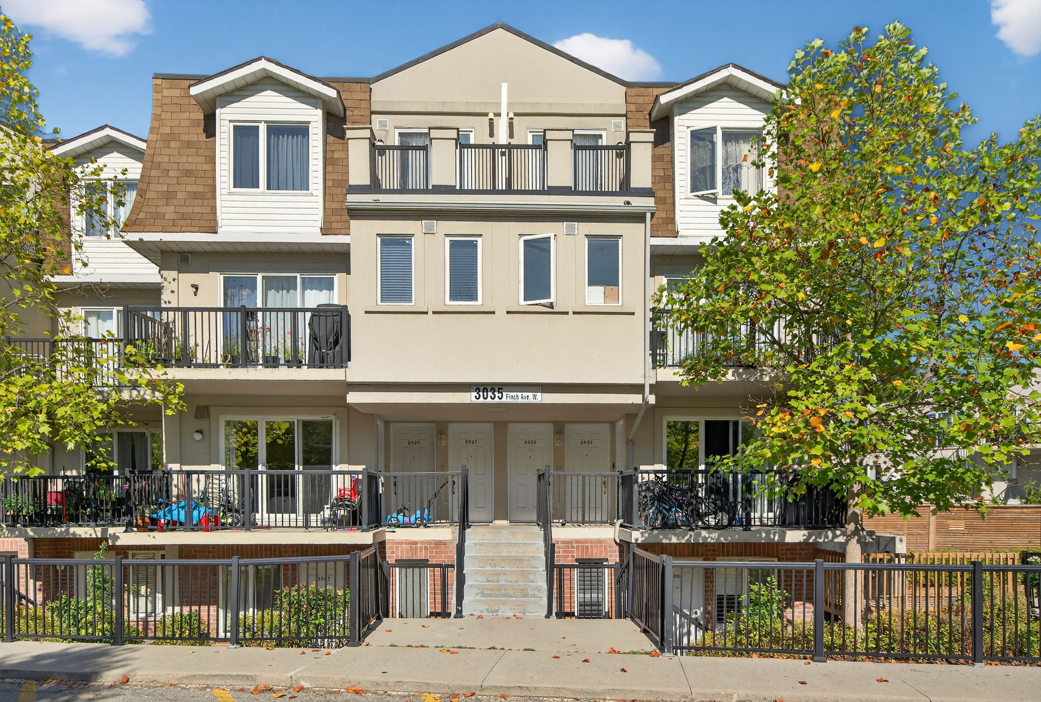 3035 Finch Ave W Unit 2022 Toronto, ON M9M 0A3