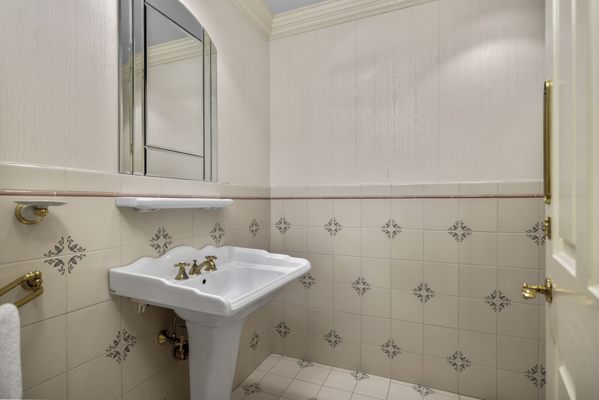 Guest Bedroom 5 Bath