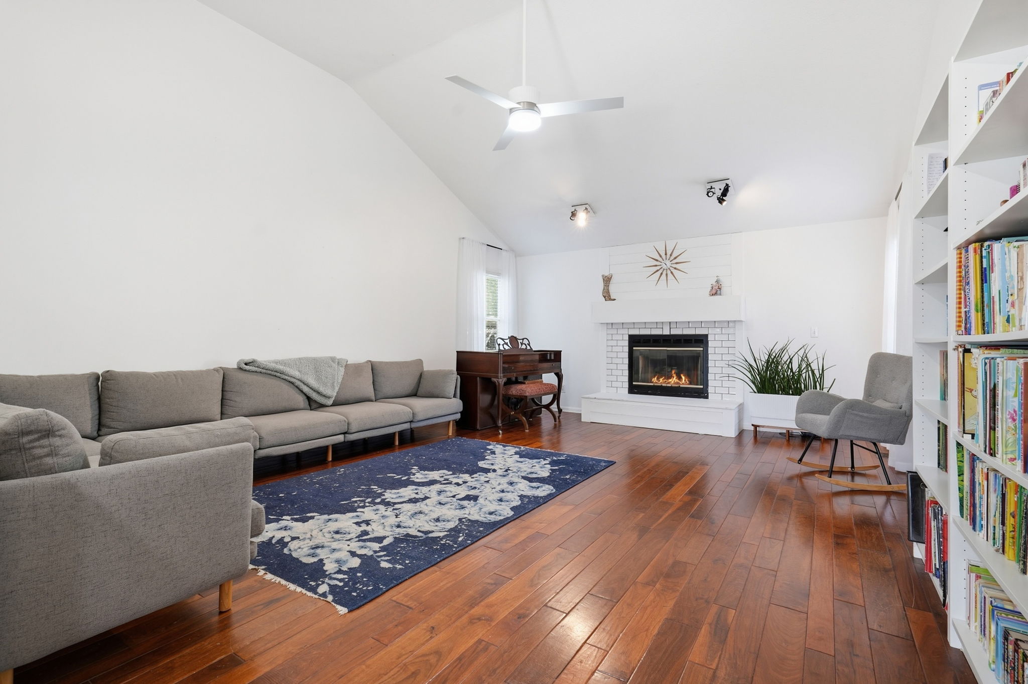 06 Living Room 1