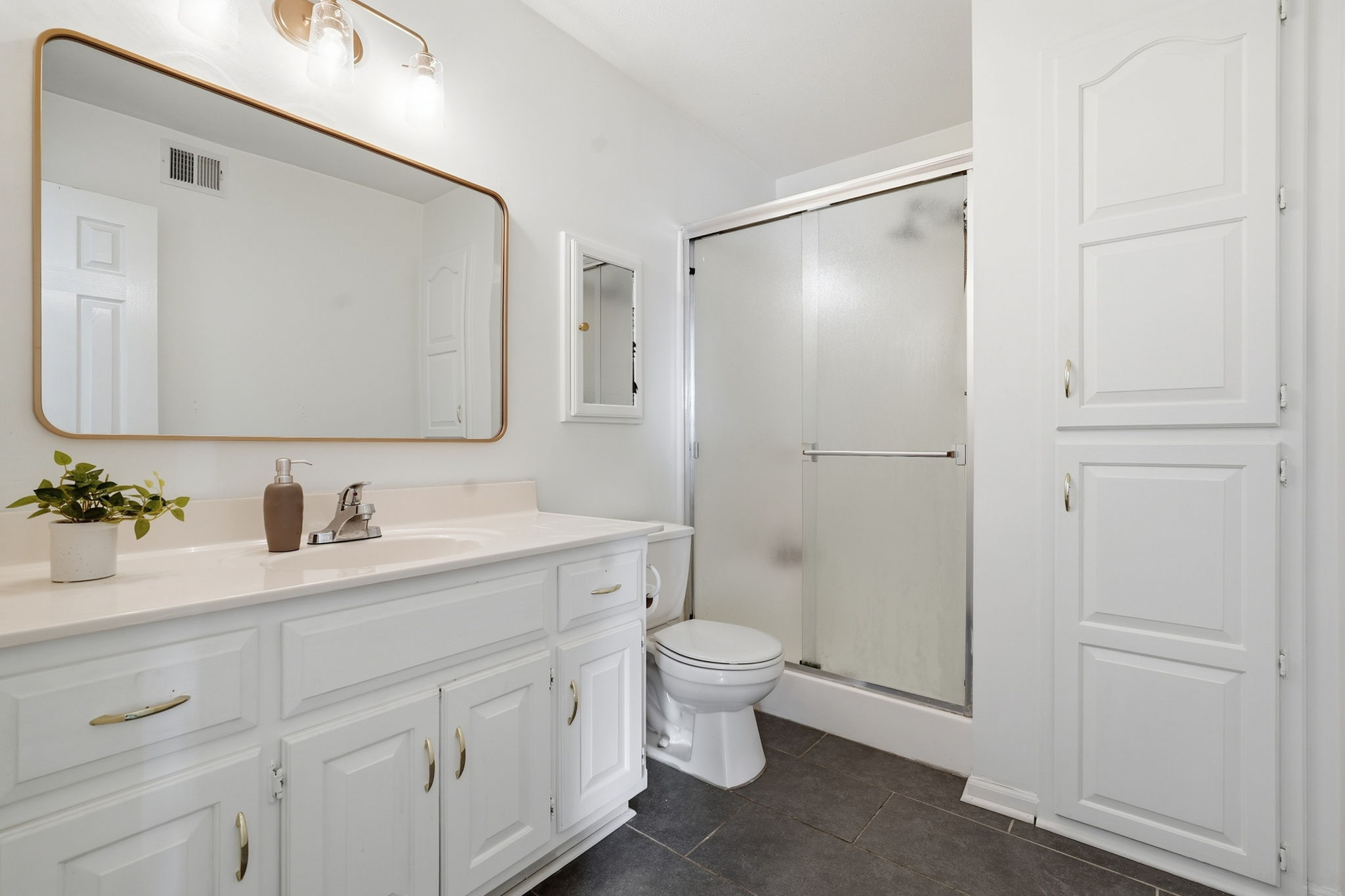 18 Primary Bathroom
