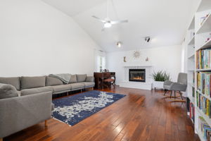 06 Living Room 1