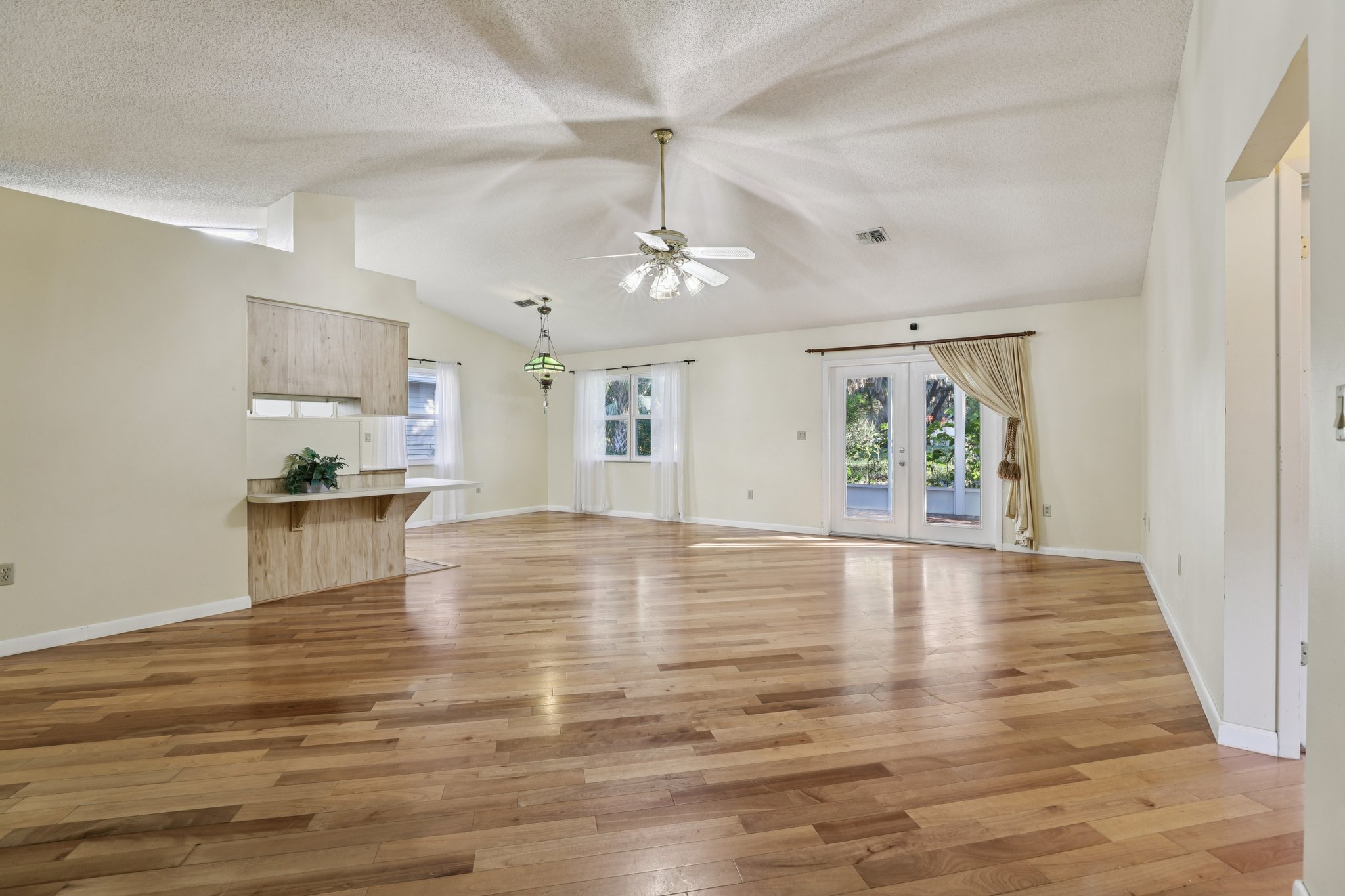 Brigadoon Cir-S0111-008.jpg