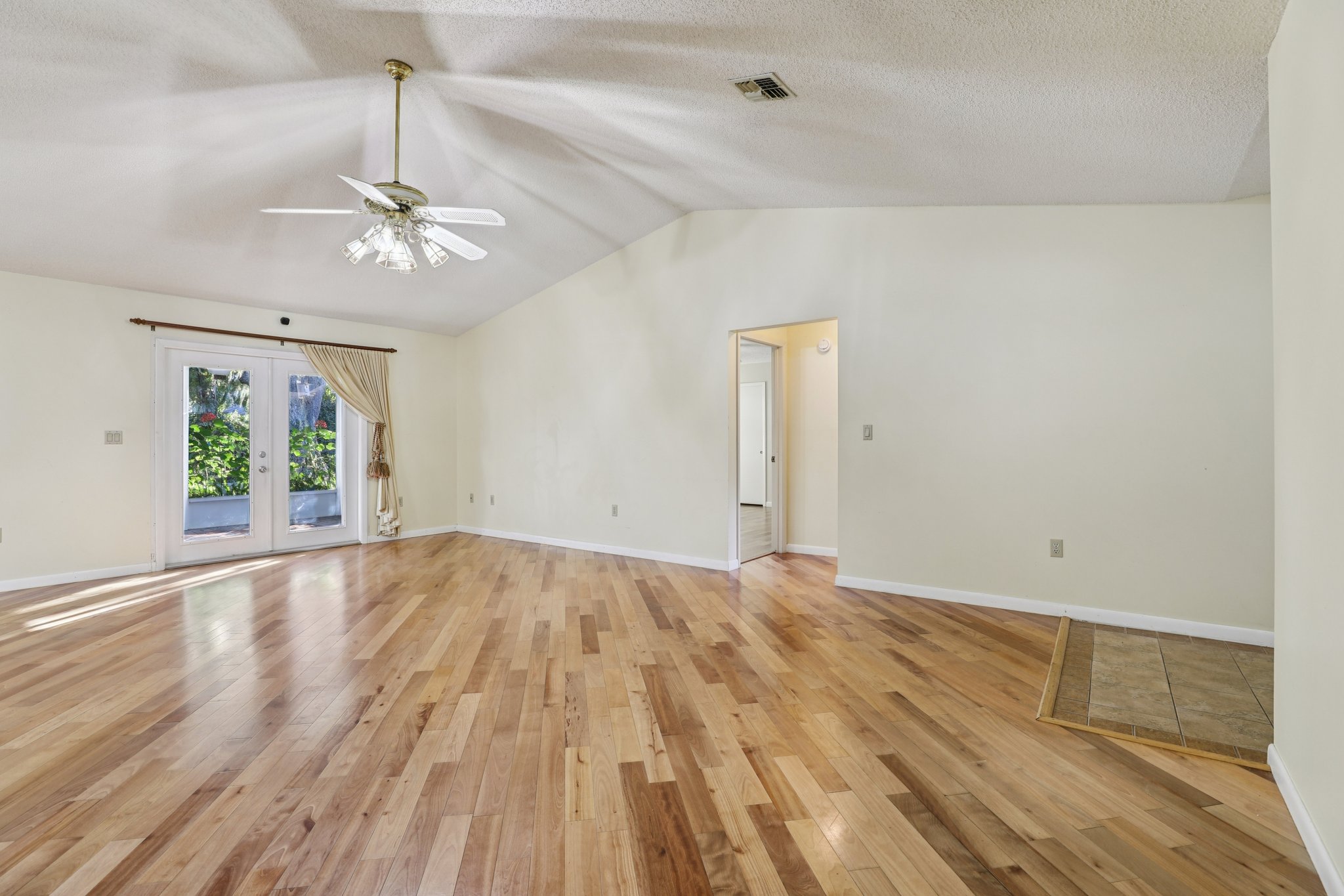 Brigadoon Cir-S0111-009.jpg